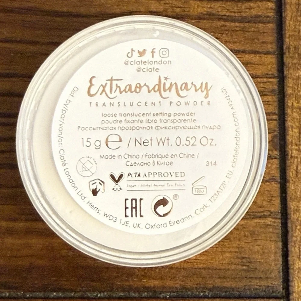 Extraordinary Translucent Setting Powder - Picture 2 of 5